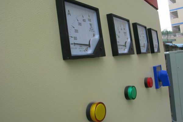 板桥镇配电箱-3683讲讲配电箱的操作和检修步